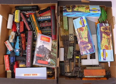 Lot 54 - Two trays of various 00 gauge and HO gauge...