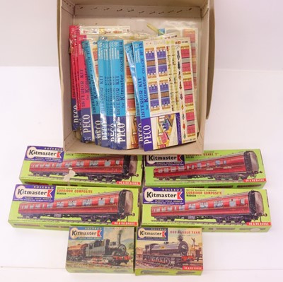 Lot 677 - Peco & Kitmaster. 15 x Peco interior kit for...