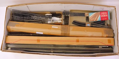 Lot 175 - Very large box containing at least 100 x yard...