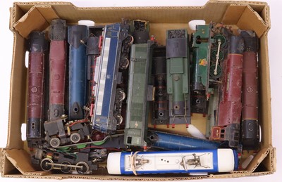Lot 585 - Half size supermarket tray full of...