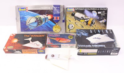 Lot 383 - Small collection of space-related kits by...