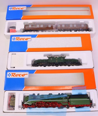 Lot 44 - Three Roco HO gauge locos to include an SBB Ae...