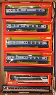 Lot 82 - Triang Hornby 00 gauge small group of coaches...