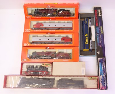 Lot 15 - A collection of HO gauge and 00 gauge locos to...