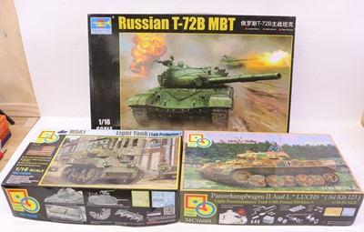 Lot 376 - Three 1:16 scale plastic tank kits to include...