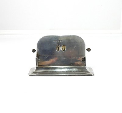 Lot 346 - An Art Deco silver desk-top date calendar, of...