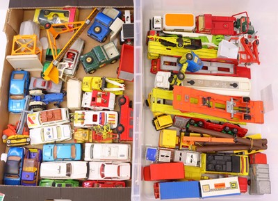 Lot 281 - 2 trays containing loose and playworn Matchbox...