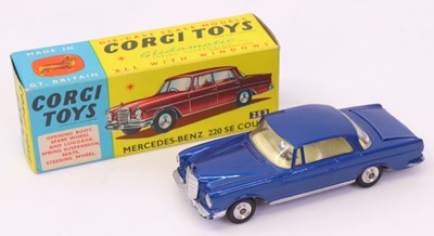 Lot 846 - Corgi Toys No. 253 Mercedes-Benz 220SE...
