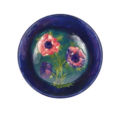 Lot 238 - A Moorcroft Anemone pattern pottery small...