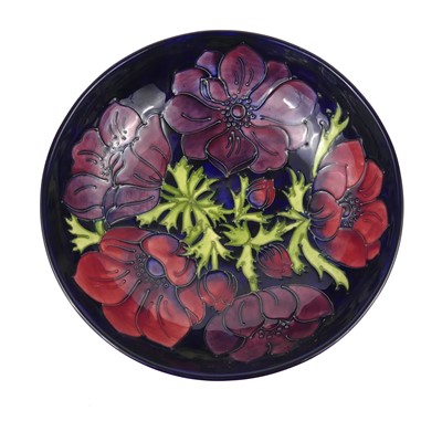 Lot 263 - A large contemporary Moorcroft Anemone pattern...