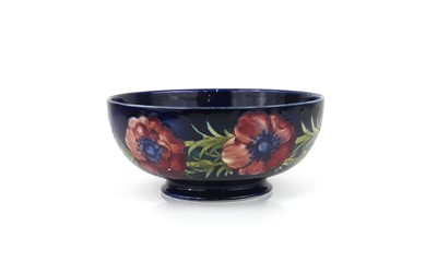 Lot 270 - A Moorcroft Anemone pattern pottery mid-sized...