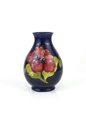 Lot 271 - A Moorcroft Anemone pattern pottery lower...