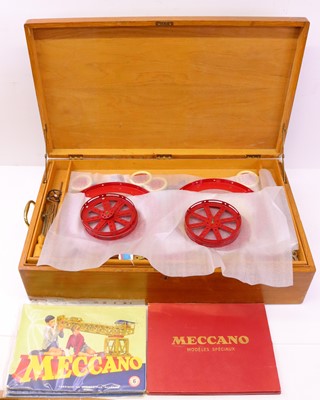 Lot 1144 - A French Meccano Coffret no.10 outfit 1950s...