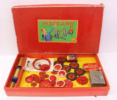 Lot 1147 - A Meccano 1930s no.9 outfit, comprising a blue,...