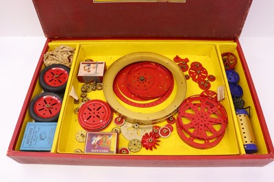 Lot 1148 - An original Meccano 9a circa 1930s outfit,...