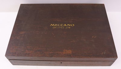 Lot 1175 - A late 1940s Meccano outfit no.9 collectors...
