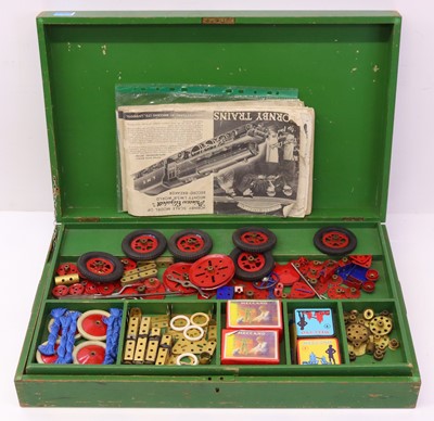 Lot 1176 - An original Meccano outfit late 1930s outfit...
