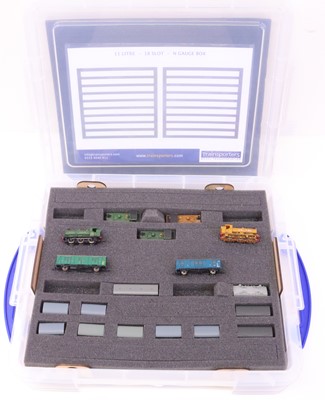 Lot 179 - Mixed lot of N gauge to include five panier...