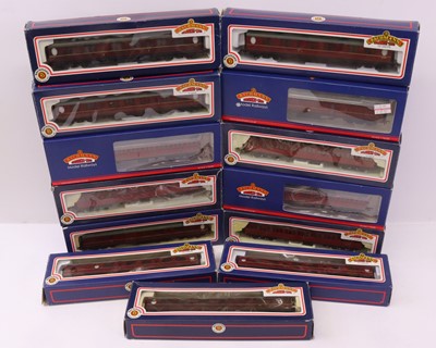 Lot 411 - One tray containing various Bachmann maroon...