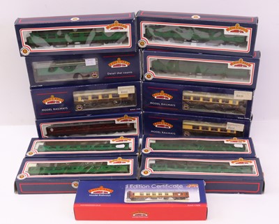 Lot 412 - One tray containing various Bachmann 00 gauge...