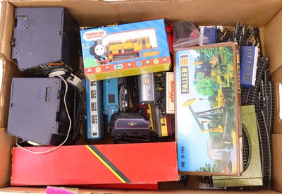 Lot 129 - Large tray containing Triang/Hornby items:...