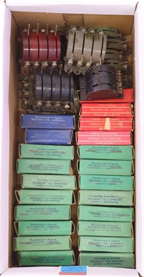 Lot 196 - Hornby-Dublo switches – boxed – 16 green, 2...