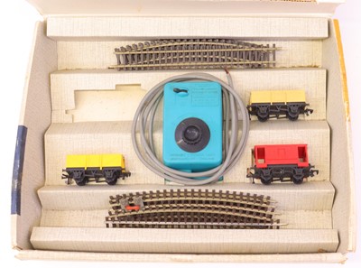 Lot 563 - Hornby-Dublo Starter set, 2-rail No.2001. Loco...