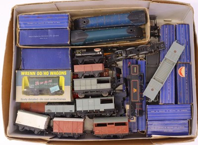 Lot 589 - Small collection of Hornby-Dublo, mainly...
