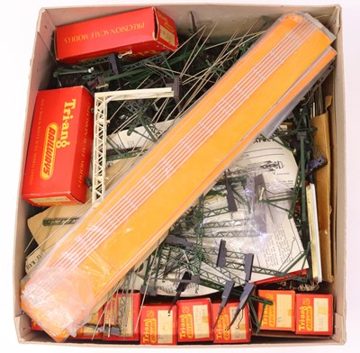 Lot 197 - Box containing a very large quantity of Triang...