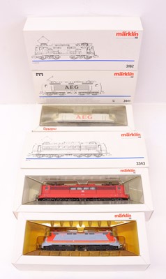 Lot 30 - A Marklin HO scale boxed locomotive group, to...