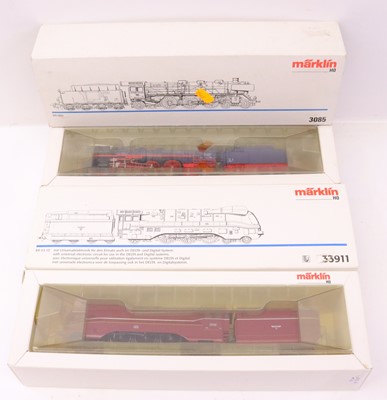 Lot 19 - Marklin HO scale boxed locomotive group, 2...