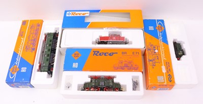 Lot 36 - A Roco HO scale boxed locomotive group, to...