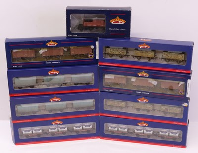 Lot 415 - One tray containing various Bachmann 00 gauge...