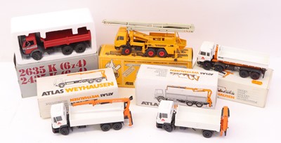 Lot 931 - A collection of mixed construction and earth...