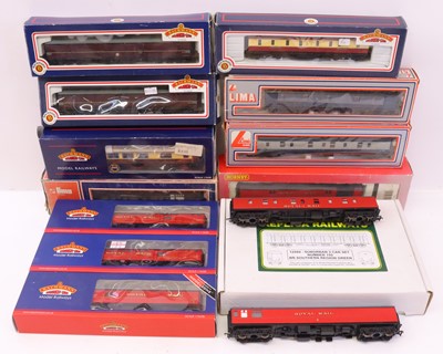 Lot 434 - One tray containing various 00 gauge coaches,...