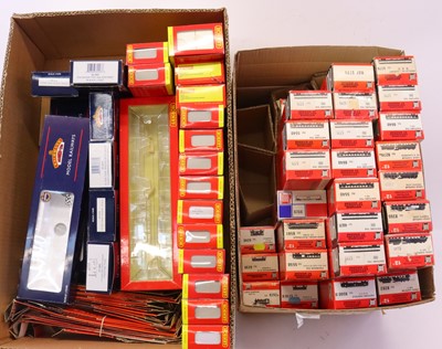 Lot 96 - Two boxes containing a large quantity of 00...