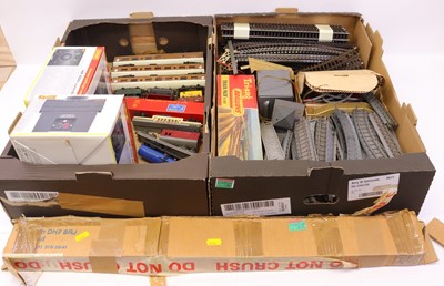 Lot 118 - Two trays containing various 00 gauge rolling...