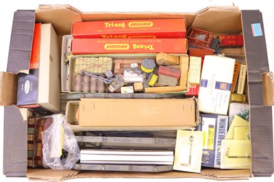 Lot 200 - Tray containing a miscellaneous selection of...