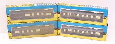 Lot 674 - Four Graham Farish Pullman coaches, two each...