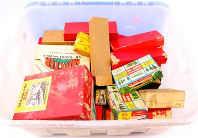 Lot 137 - Mixed collection of 00 gauge items to include...