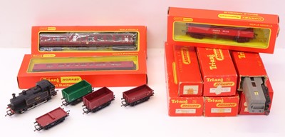 Lot 660 - Collection of Triang 00 gauge locos and wagons...