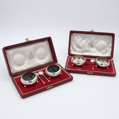 Lot 74 - Two cased pairs of Edwardian silver open salts...
