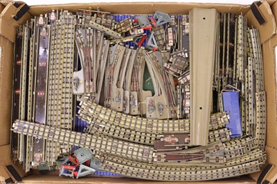 Lot 602 - Tray of Hornby-Dublo unboxed track, approx....