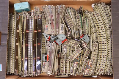 Lot 592 - Tray of Hornby-Dublo unboxed track, approx....