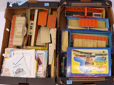 Lot 604 - Two trays containing mainly Hornby-Dublo D1...