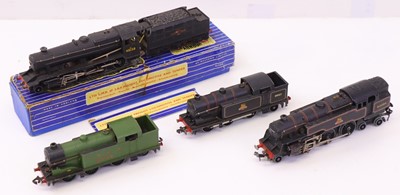 Lot 516 - Four Hornby-Dublo 3-rail locos: L25 2-8-0 8F...