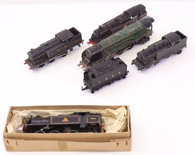 Lot 566 - Four Hornby-Dublo locos plus a body and a...