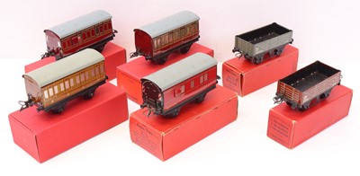 Lot 179 - Small collection of Hornby 0-gauge coaches and...