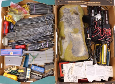 Lot 119 - Two trays containing various 1980s Triang...