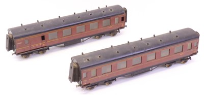 Lot 217 - Two Bassett Lowke 0 gauge bakelite coaches, in...